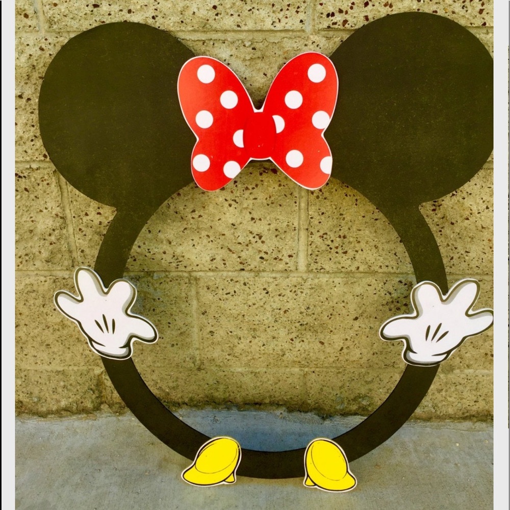 Minnie Mouse Round Photo Booth Photo Prop